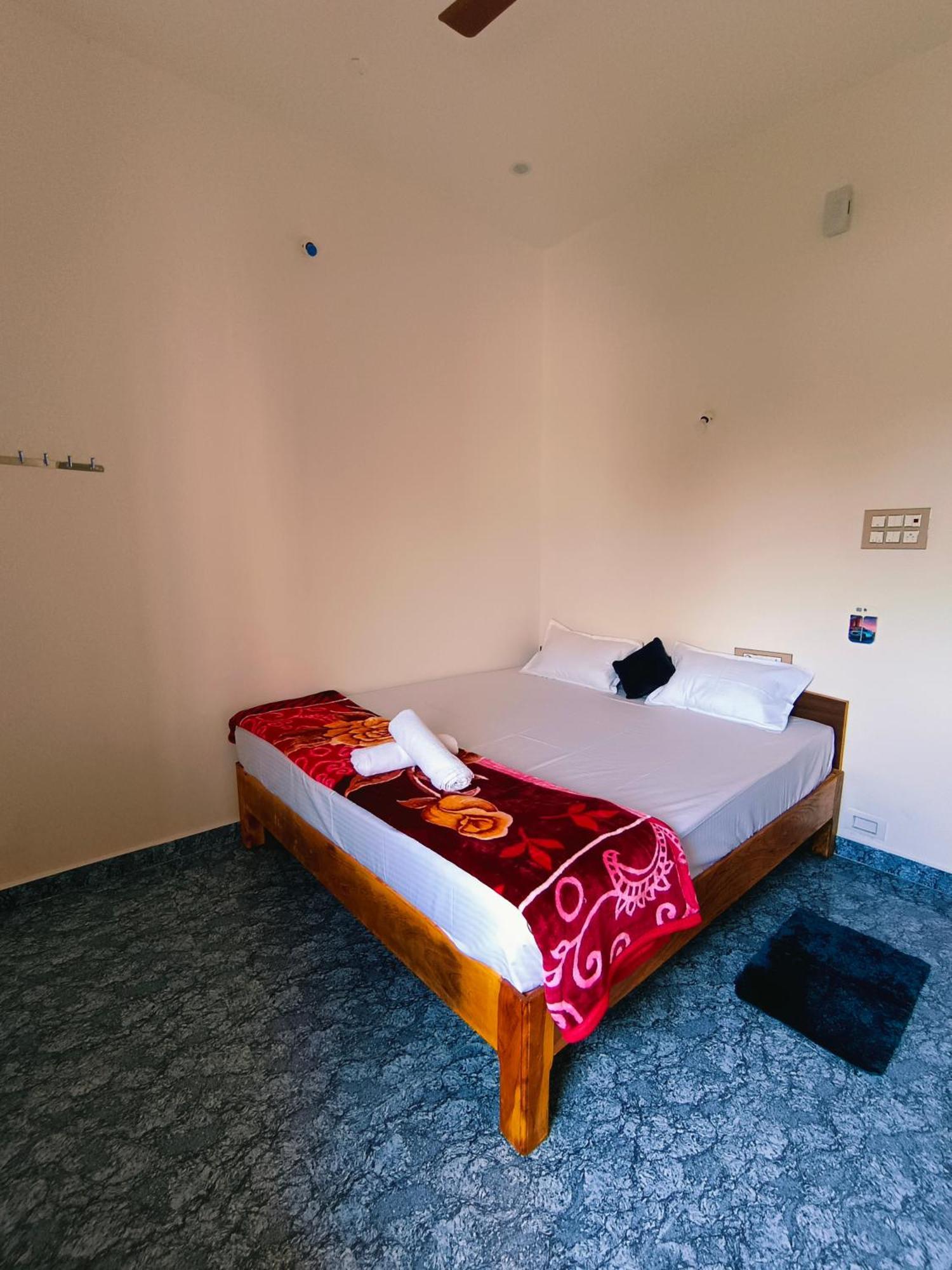 Hampi Anjana Home Stay Exterior photo